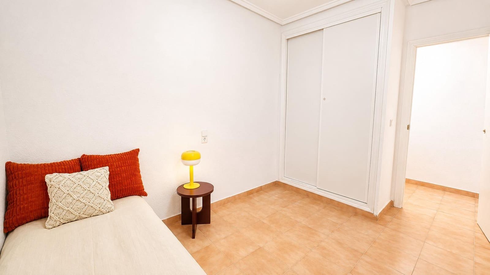 2 soverom Leilighet til salgs i Torrevieja med garasje - € 145 000 (Ref: 10000598)