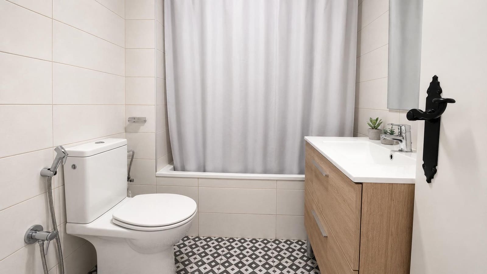 2 soverom Leilighet til salgs i Torrevieja med garasje - € 145 000 (Ref: 10000598)