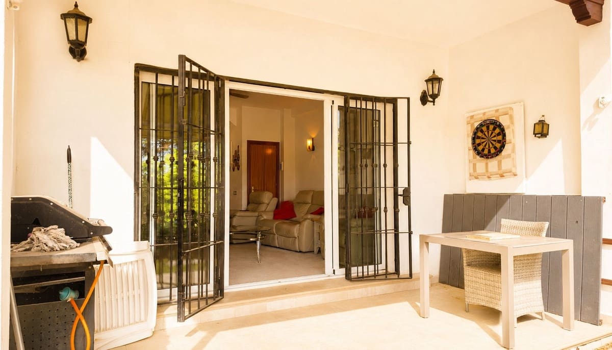 2 sovrum Hus till salu i Mijas Costa med pool garage - 370 000 € (Ref: 10000602)