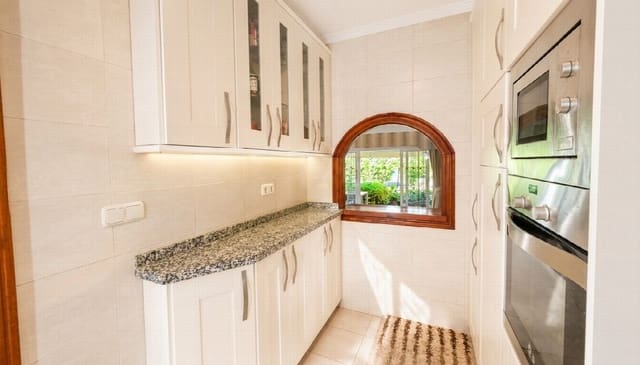 Townhouse for sale in Mijas Costa, Mijas with pool - € 370,000 (Ref: 10000602)