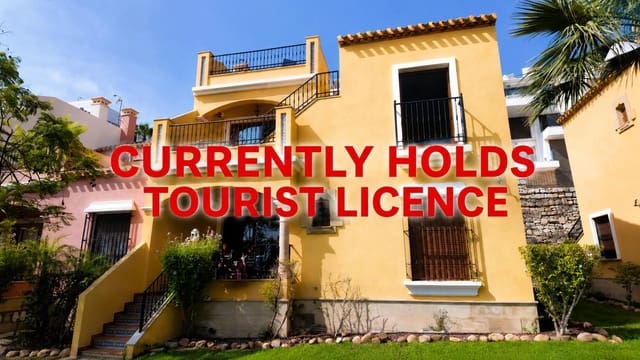 Ático de 2 habitaciones en Las Ramblas Golf, Orihuela en venta con piscina garaje - 210.000 € (Ref: 10003639)