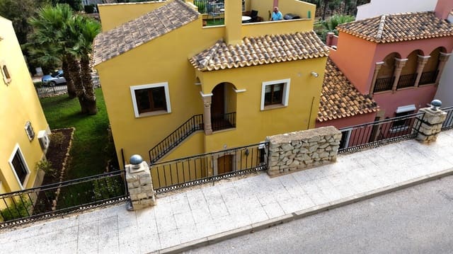 Ático de 2 habitaciones en Las Ramblas Golf, Orihuela en venta con piscina garaje - 210.000 € (Ref: 10003639)