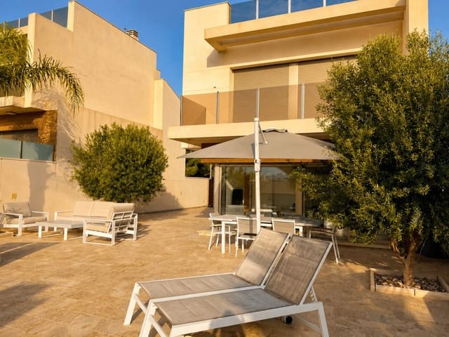 3 soveværelse Villa til salg i San Miguel de Salinas med swimmingpool - € 580.000 (Ref: 10003640)