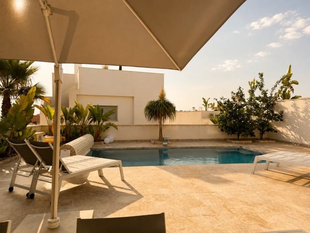 3 soveværelse Villa til salg i San Miguel de Salinas med swimmingpool - € 580.000 (Ref: 10003640)