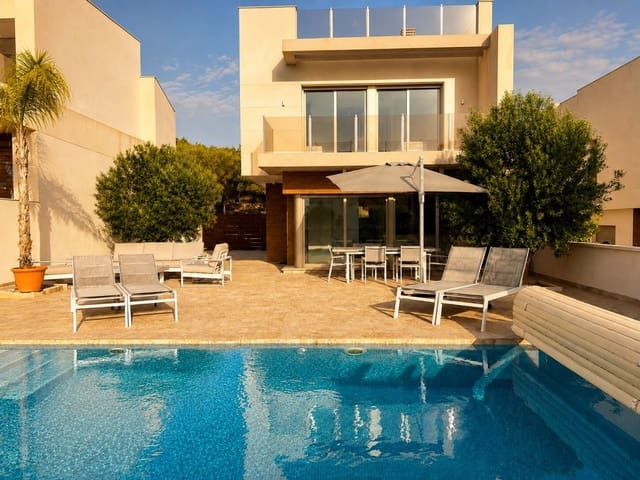 3 soveværelse Villa til salg i San Miguel de Salinas med swimmingpool - € 580.000 (Ref: 10003640)