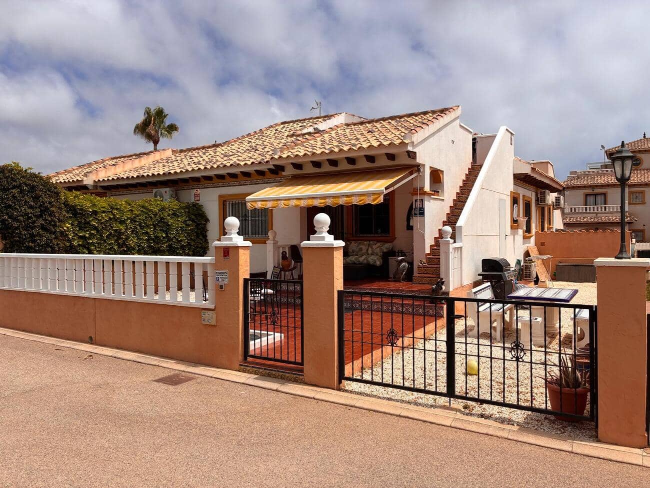 2 bedroom Semi-detached Villa for sale in Cabo Roig with pool - € 249,995 (Ref: 10003646)