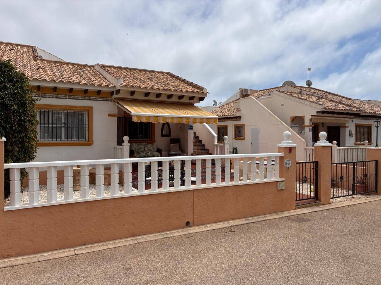 2 bedroom Semi-detached Villa for sale in Cabo Roig with pool - € 249,995 (Ref: 10003646)