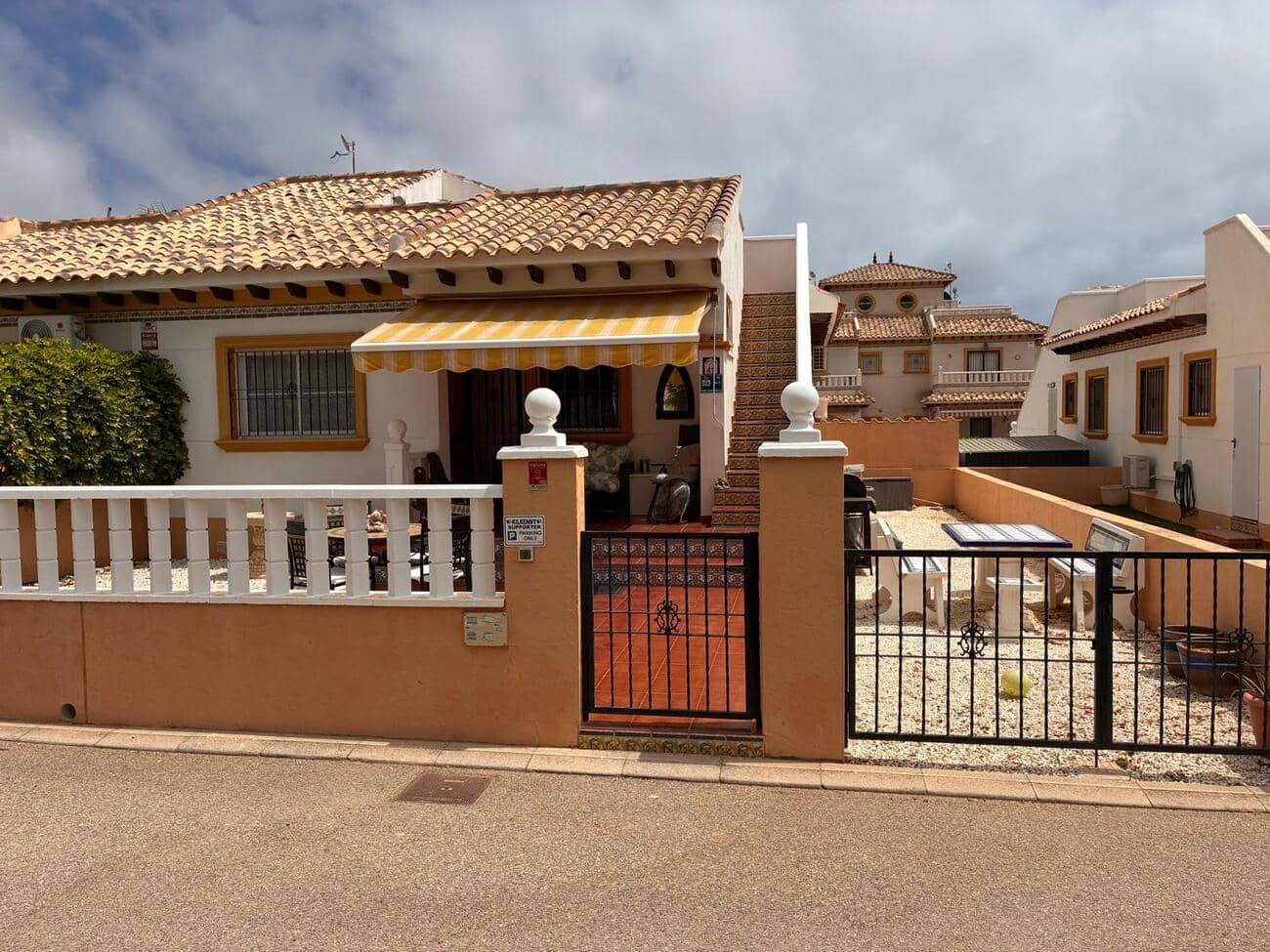 2 bedroom Semi-detached Villa for sale in Cabo Roig with pool - € 249,995 (Ref: 10003646)