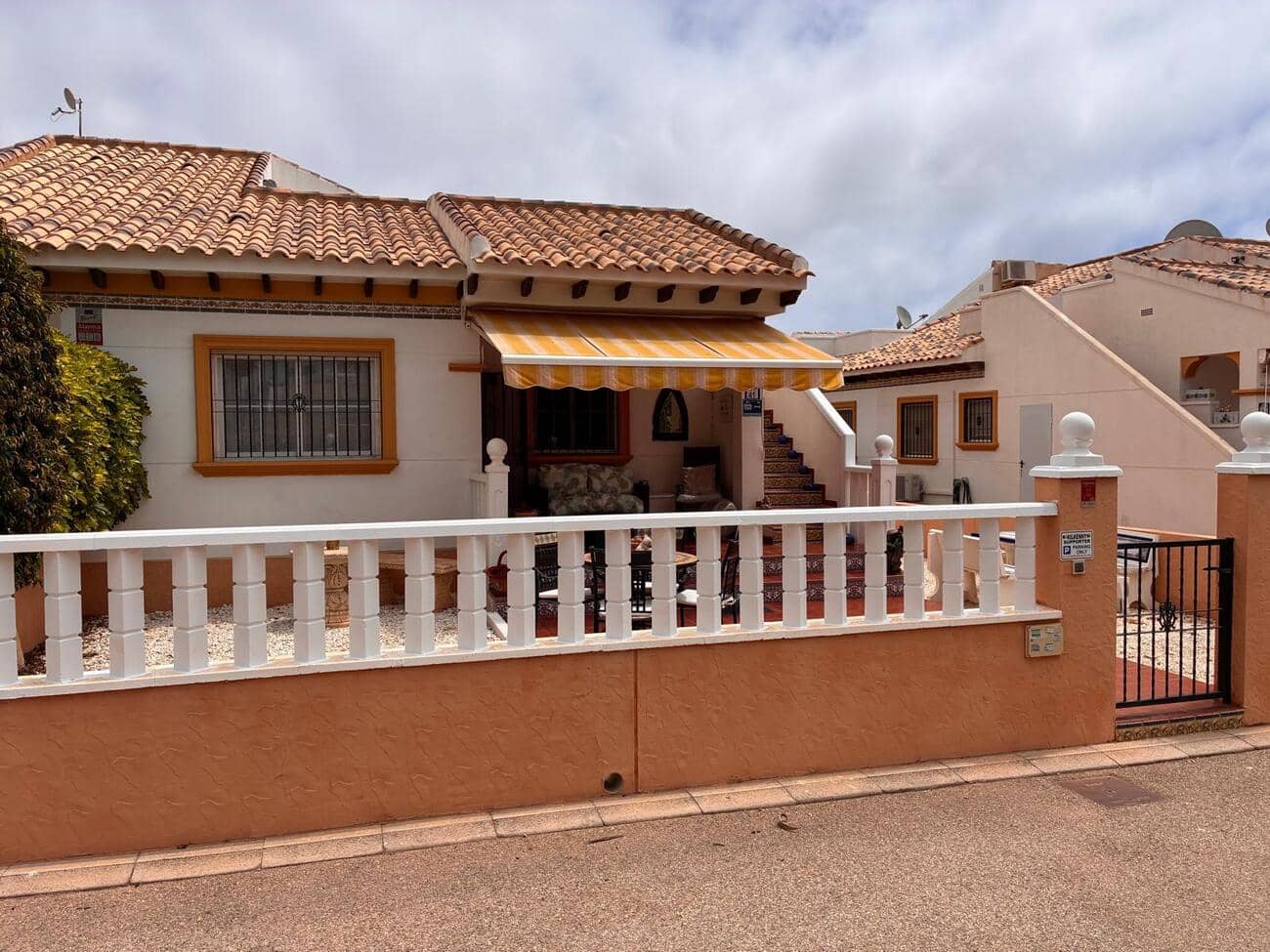 2 bedroom Semi-detached Villa for sale in Cabo Roig with pool - € 249,995 (Ref: 10003646)