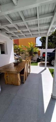 Chalet de 4 habitaciones en Corralejo, La Oliva en venta con piscina garaje - 570.000 € (Ref: 10003652)