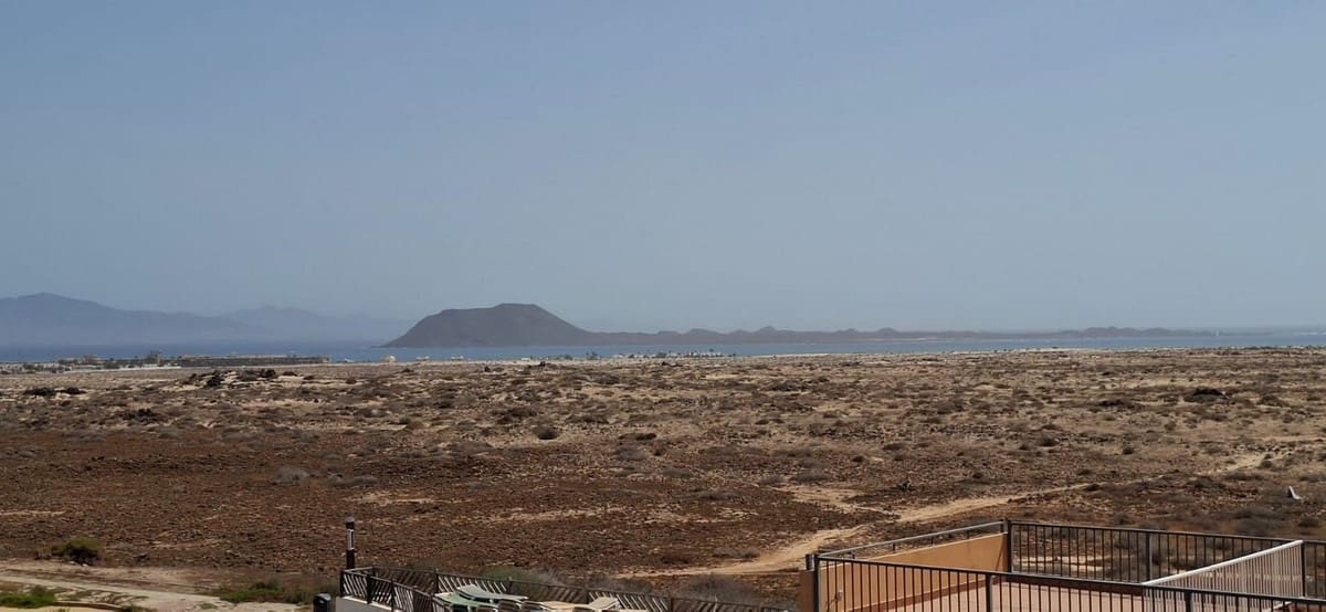 4 sypialnia Willa na sprzedaż w Corralejo z basenem garażem - 570 000 € (Ref: 10003652)