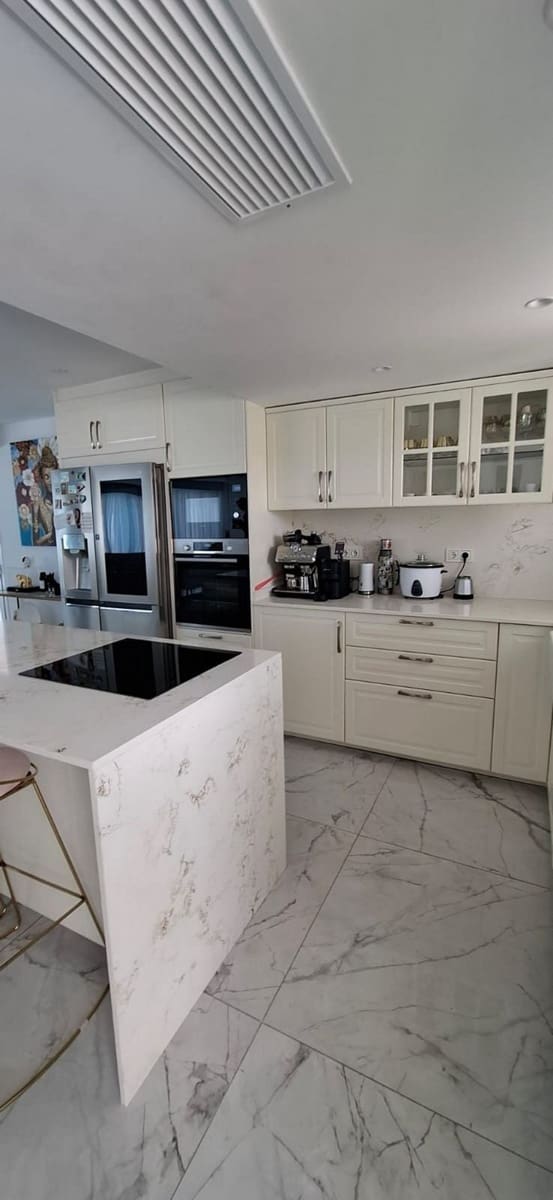 4 sypialnia Willa na sprzedaż w Corralejo z basenem garażem - 570 000 € (Ref: 10003652)
