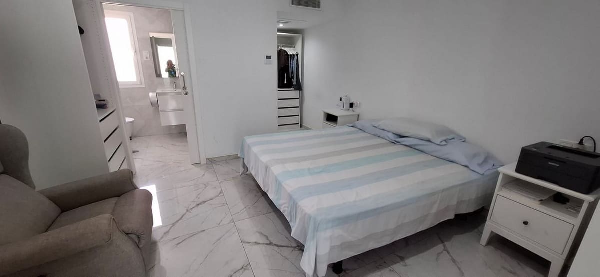 4 sypialnia Willa na sprzedaż w Corralejo z basenem garażem - 570 000 € (Ref: 10003652)