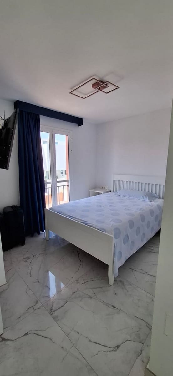 4 sypialnia Willa na sprzedaż w Corralejo z basenem garażem - 570 000 € (Ref: 10003652)