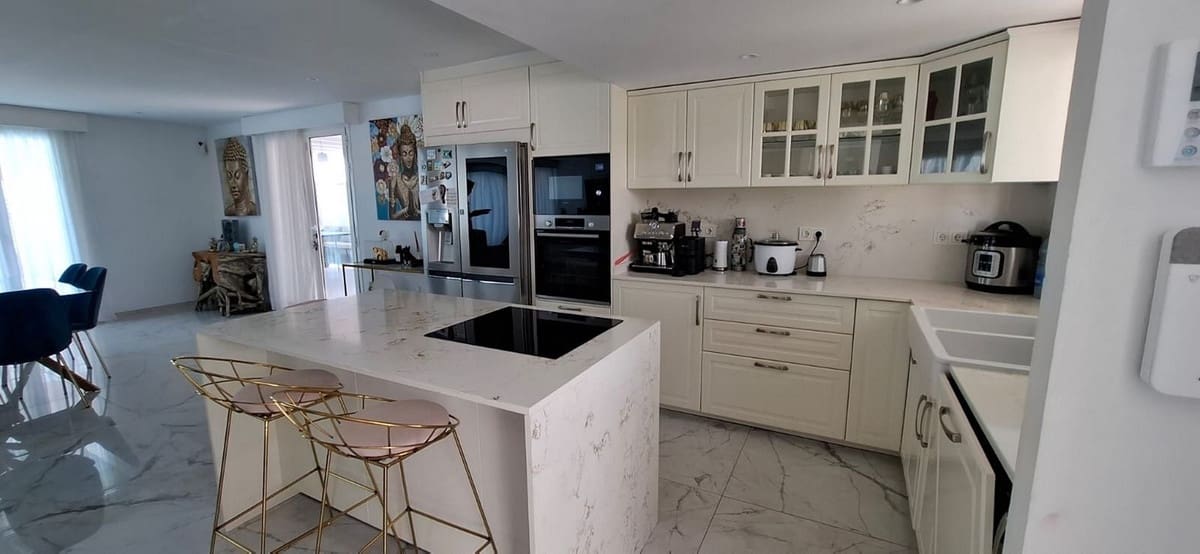 4 sypialnia Willa na sprzedaż w Corralejo z basenem garażem - 570 000 € (Ref: 10003652)