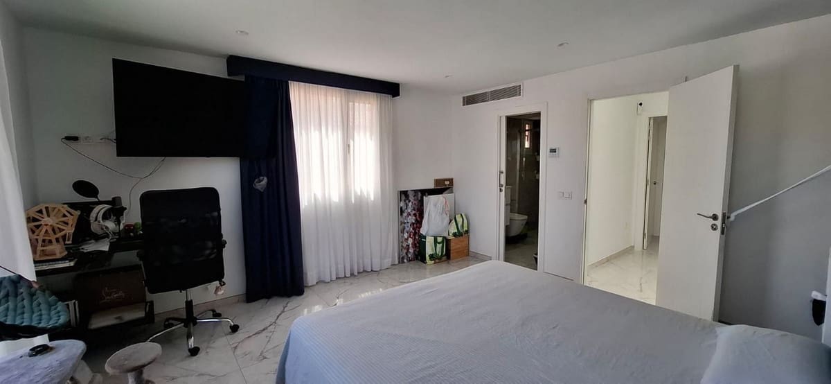 4 sypialnia Willa na sprzedaż w Corralejo z basenem garażem - 570 000 € (Ref: 10003652)