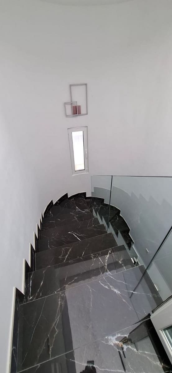 4 sypialnia Willa na sprzedaż w Corralejo z basenem garażem - 570 000 € (Ref: 10003652)