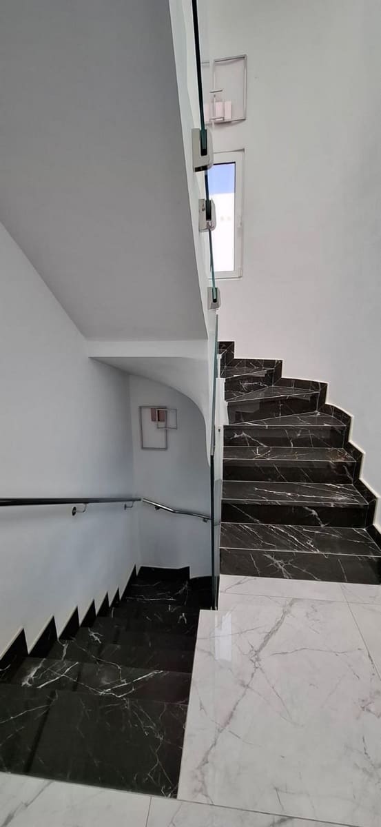 4 sypialnia Willa na sprzedaż w Corralejo z basenem garażem - 570 000 € (Ref: 10003652)