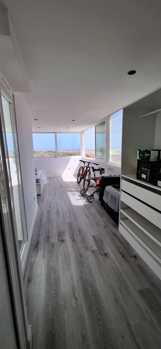 4 sypialnia Willa na sprzedaż w Corralejo z basenem garażem - 570 000 € (Ref: 10003652)