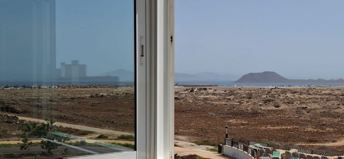 4 sypialnia Willa na sprzedaż w Corralejo z basenem garażem - 570 000 € (Ref: 10003652)