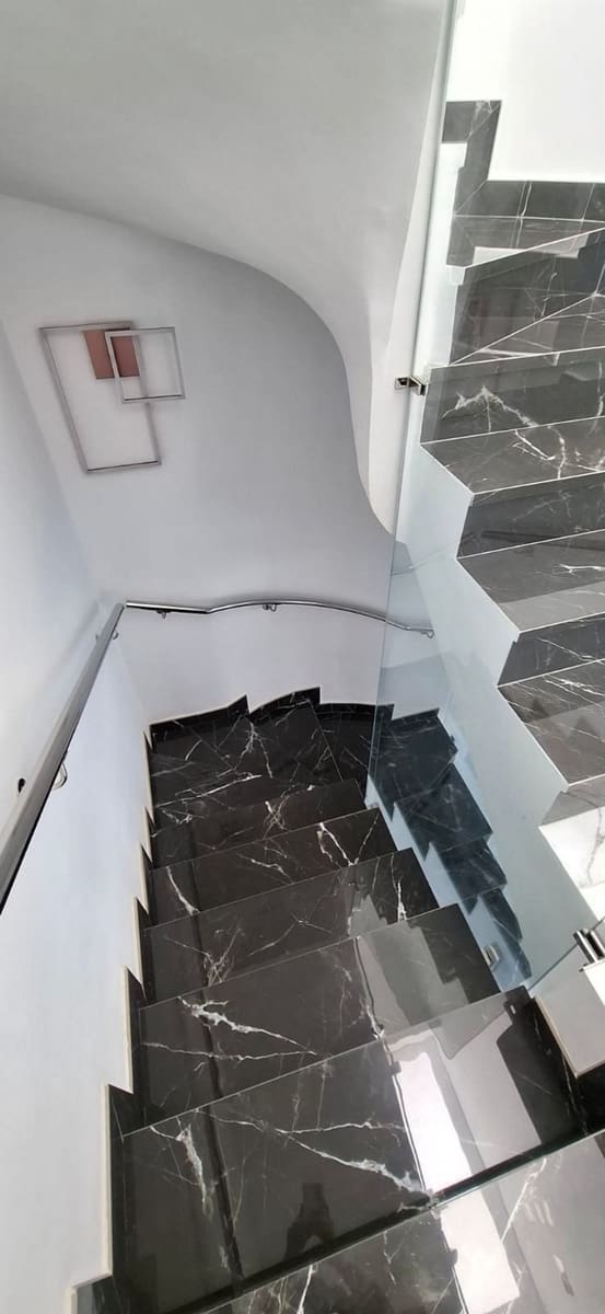 4 sypialnia Willa na sprzedaż w Corralejo z basenem garażem - 570 000 € (Ref: 10003652)