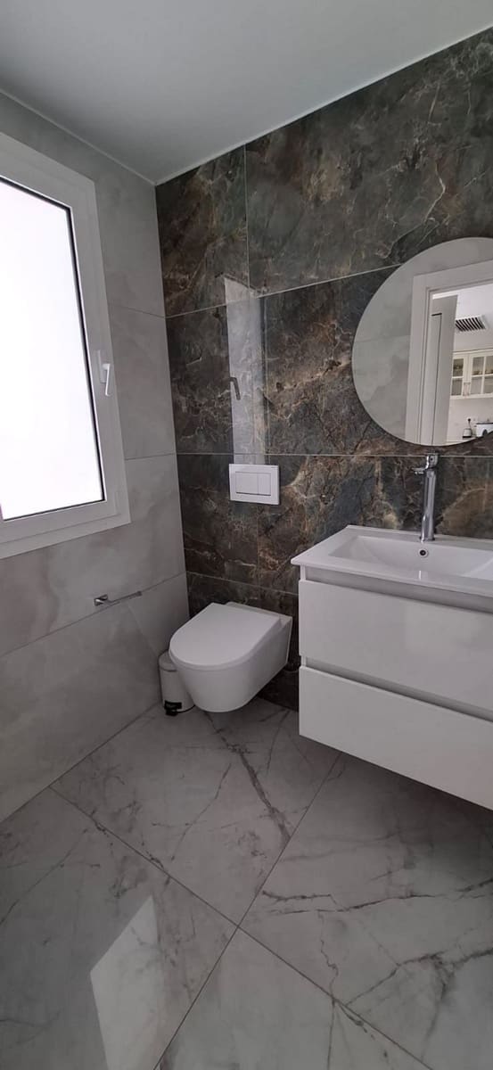 4 sypialnia Willa na sprzedaż w Corralejo z basenem garażem - 570 000 € (Ref: 10003652)