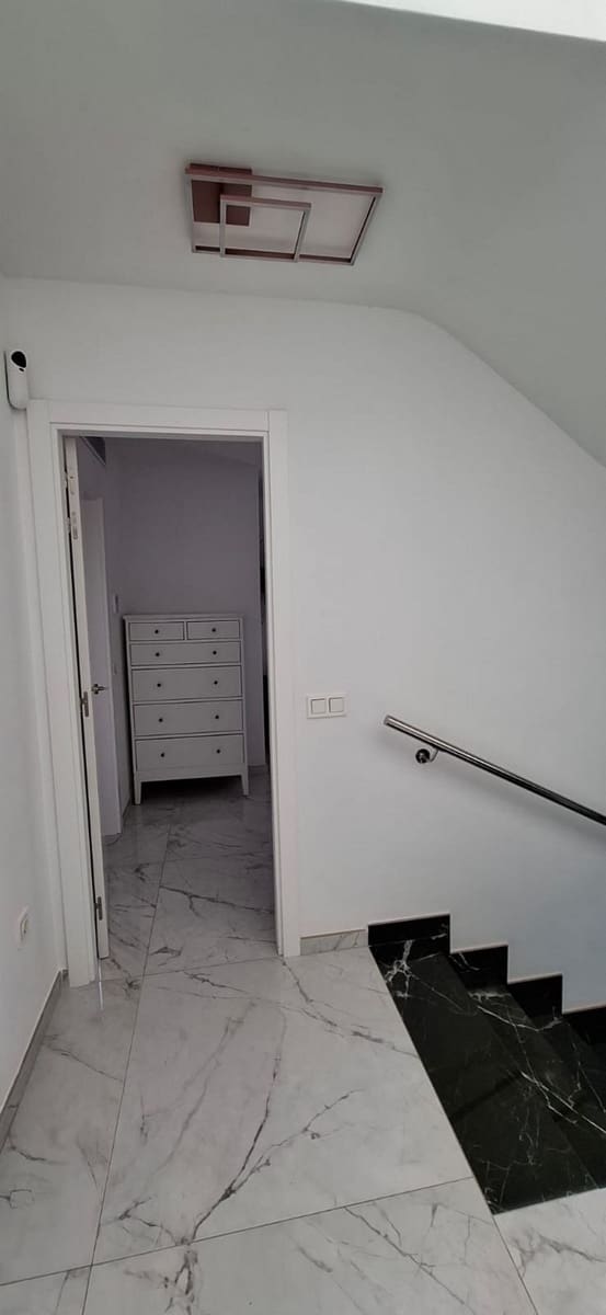 4 sypialnia Willa na sprzedaż w Corralejo z basenem garażem - 570 000 € (Ref: 10003652)