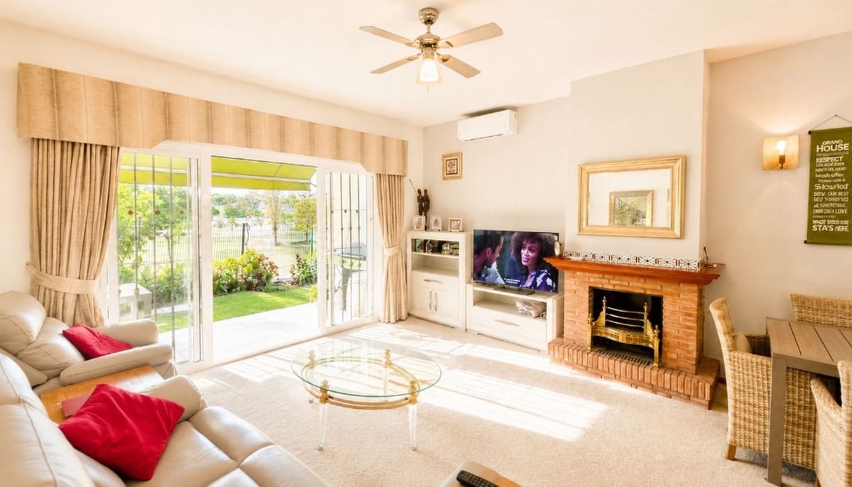 2 soverom Hus til salgs i Las Lagunas de Mijas med svømmebasseng garasje - € 360 000 (Ref: 10003653)