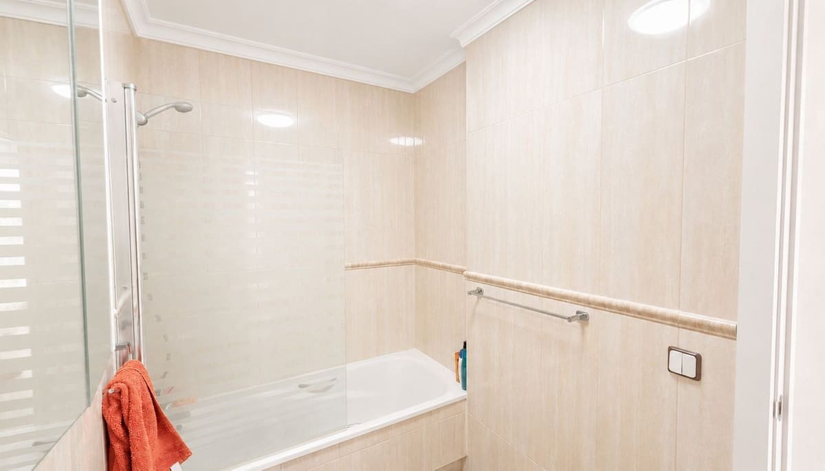 2 soverom Hus til salgs i Las Lagunas de Mijas med svømmebasseng garasje - € 360 000 (Ref: 10003653)