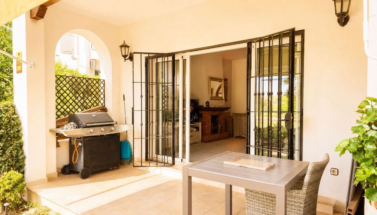 2 soverom Hus til salgs i Las Lagunas de Mijas med svømmebasseng garasje - € 360 000 (Ref: 10003653)