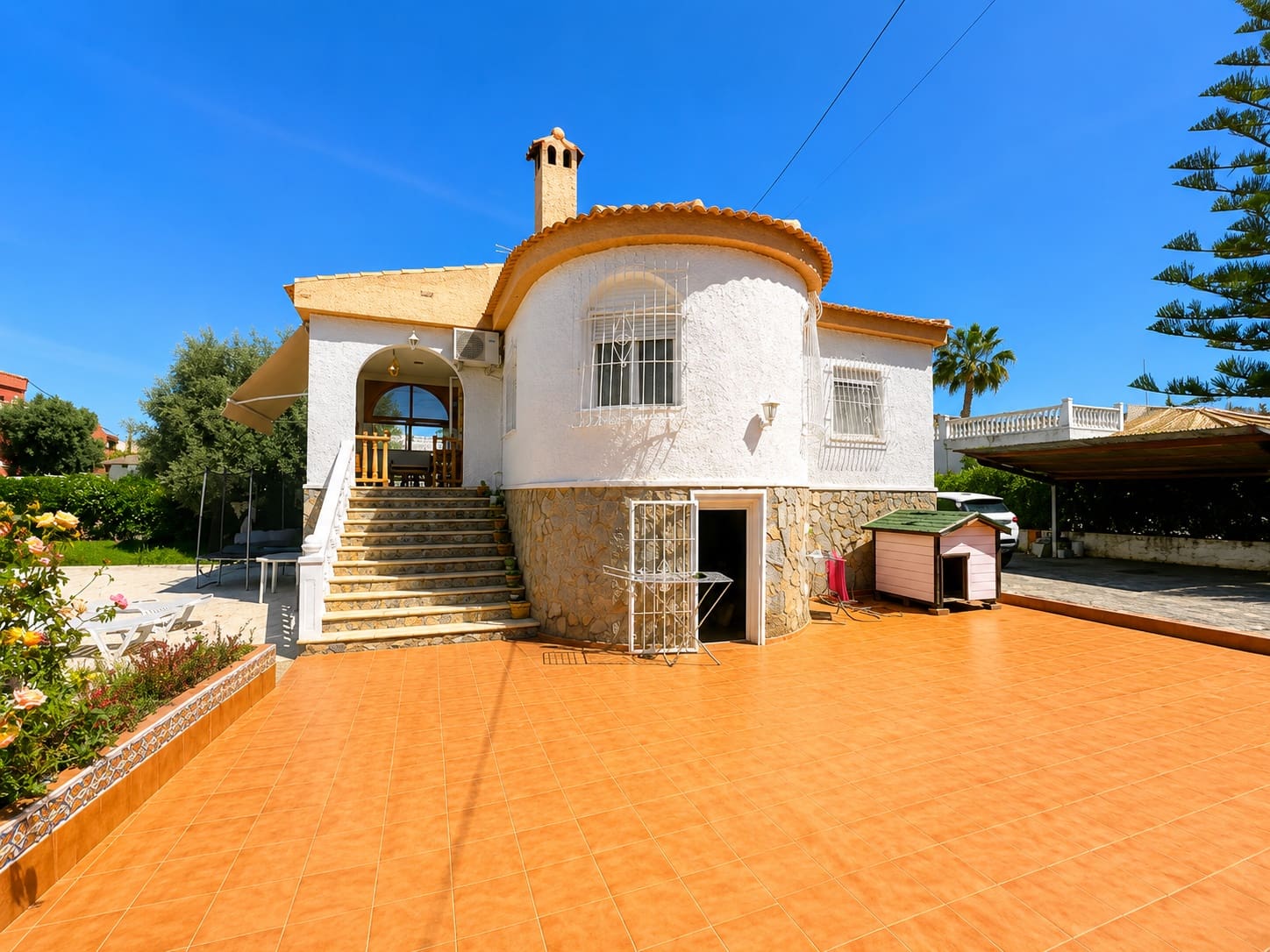 Chalet de 5 habitaciones en Torrevieja en venta con garaje - 399.000 € (Ref: 10005291)