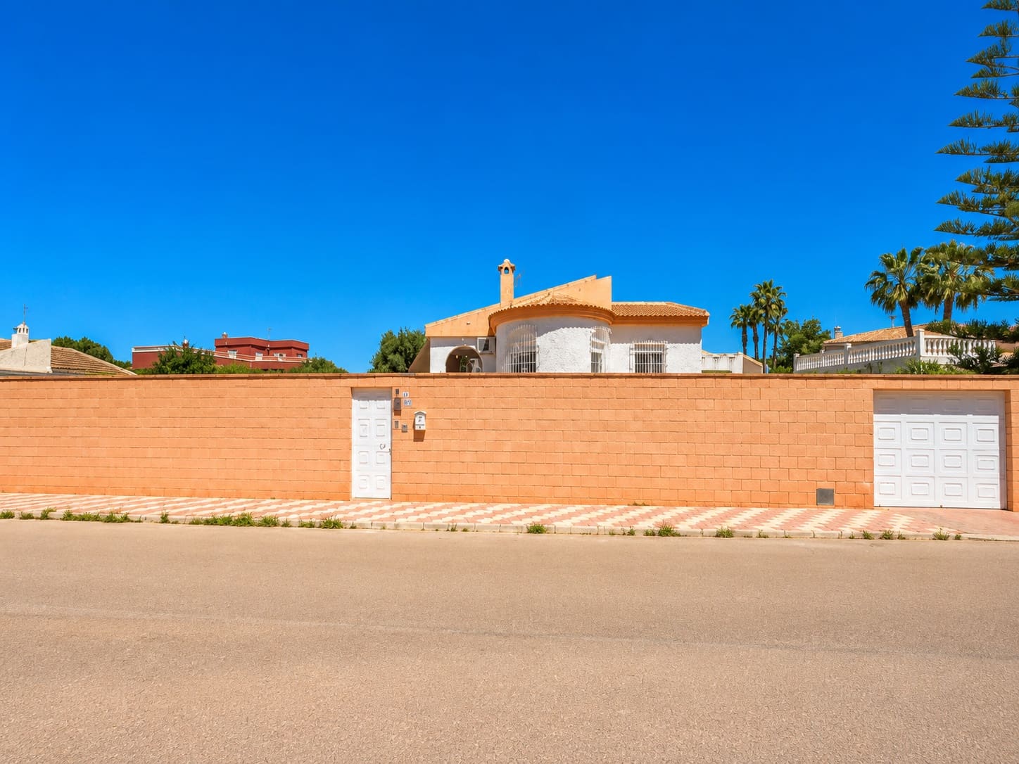 Chalet de 5 habitaciones en Torrevieja en venta con garaje - 399.000 € (Ref: 10005291)