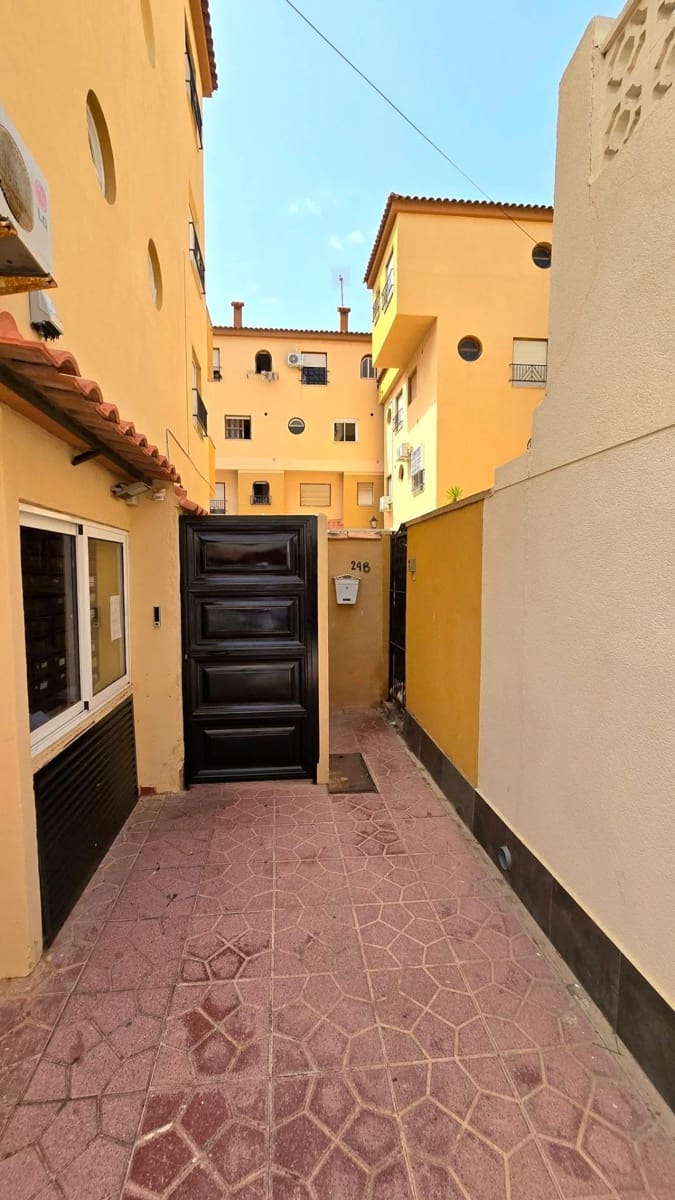 2 bedroom Apartment for sale in Torrevieja with pool - € 159,900 (Ref: 10005300)