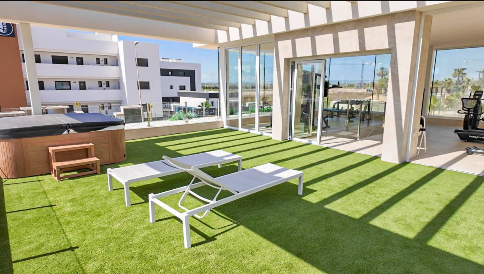 2 soverom Leilighet til salgs i Guardamar del Segura med svømmebasseng garasje - € 295 000 (Ref: 10005304)