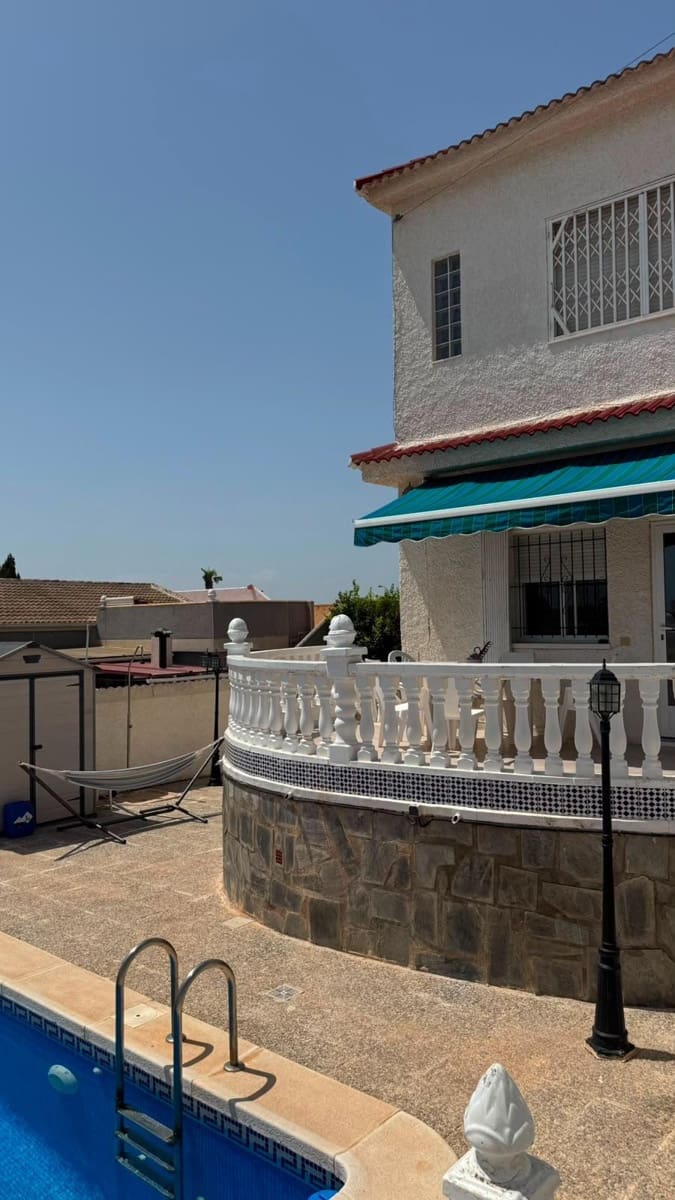 5 bedroom Semi-detached Villa for sale in Torrevieja with pool - € 345,000 (Ref: 10006354)
