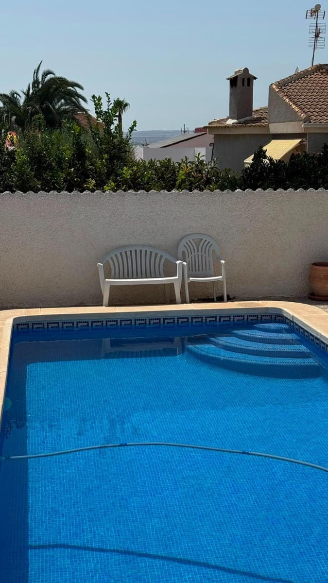 5 bedroom Semi-detached Villa for sale in Torrevieja with pool - € 345,000 (Ref: 10006354)
