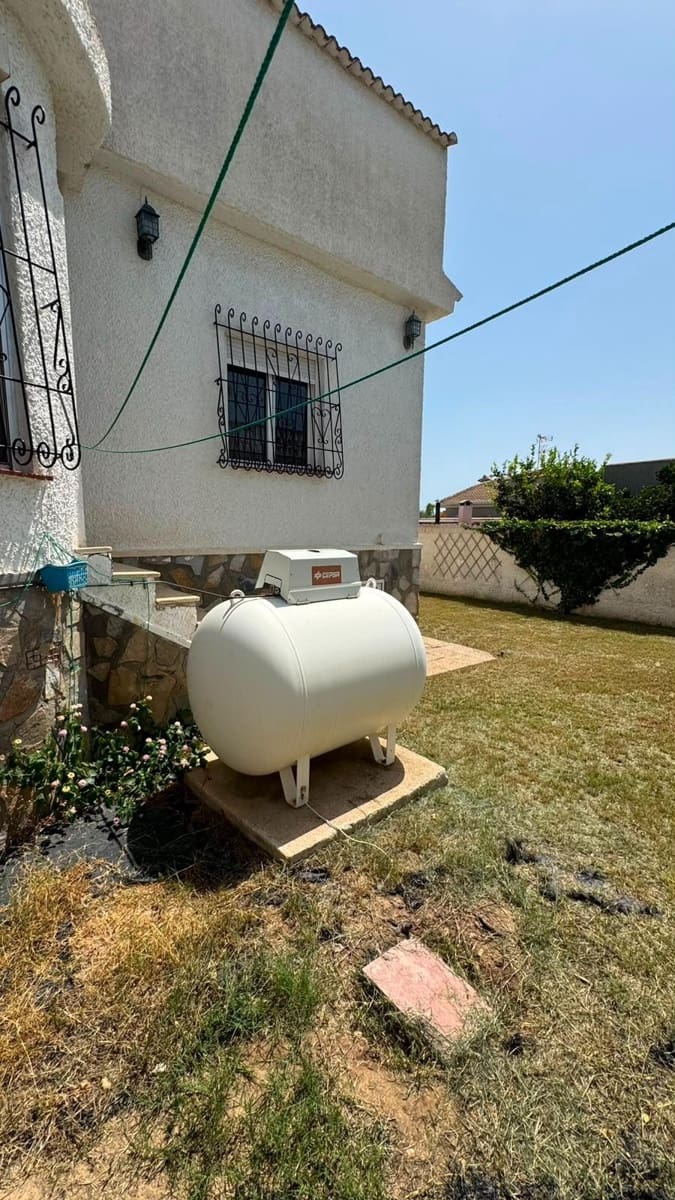 5 bedroom Semi-detached Villa for sale in Torrevieja with pool - € 345,000 (Ref: 10006354)