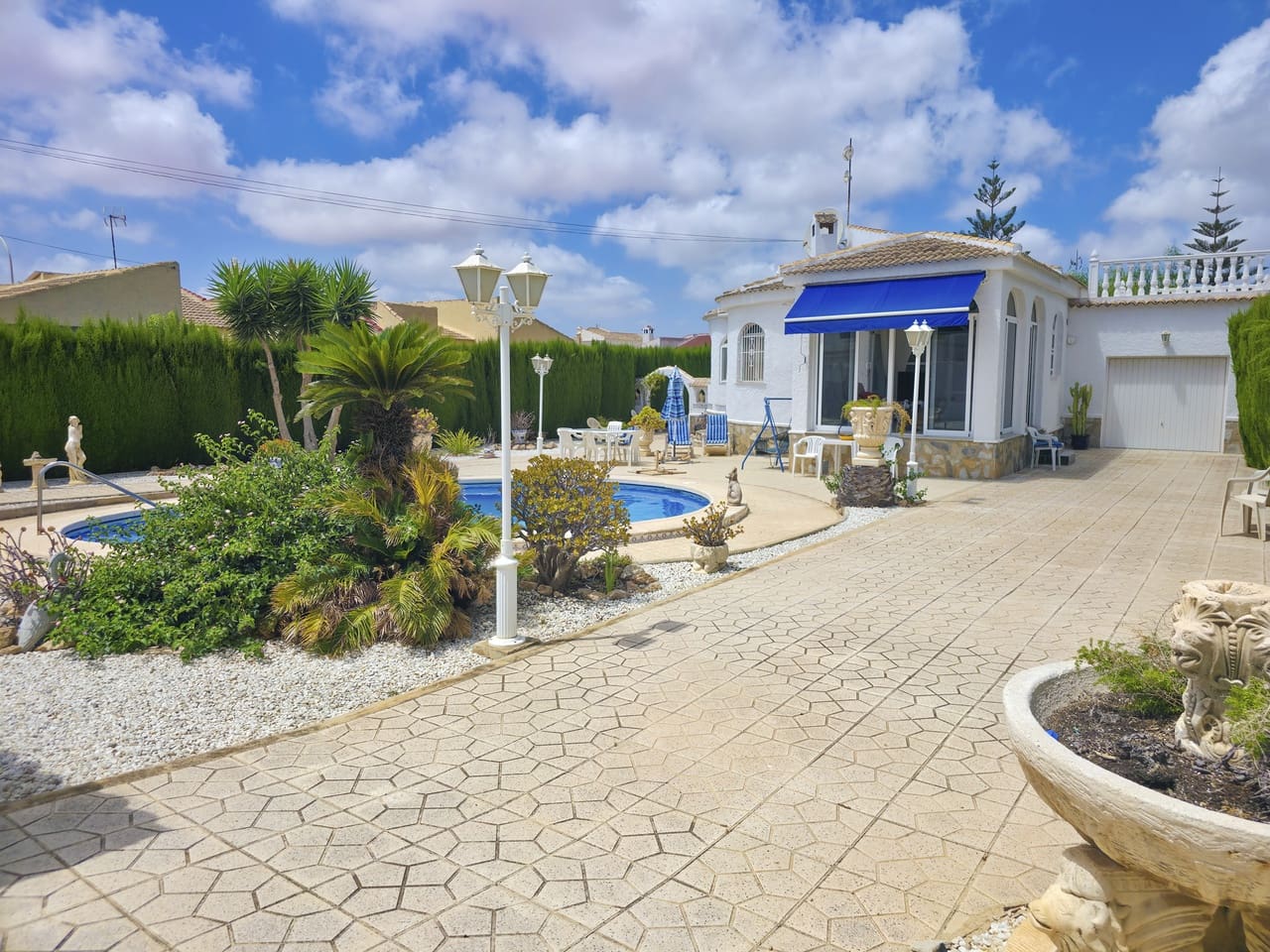 3 bedroom Villa for sale in Torrevieja with garage - € 475,000 (Ref: 10006355)