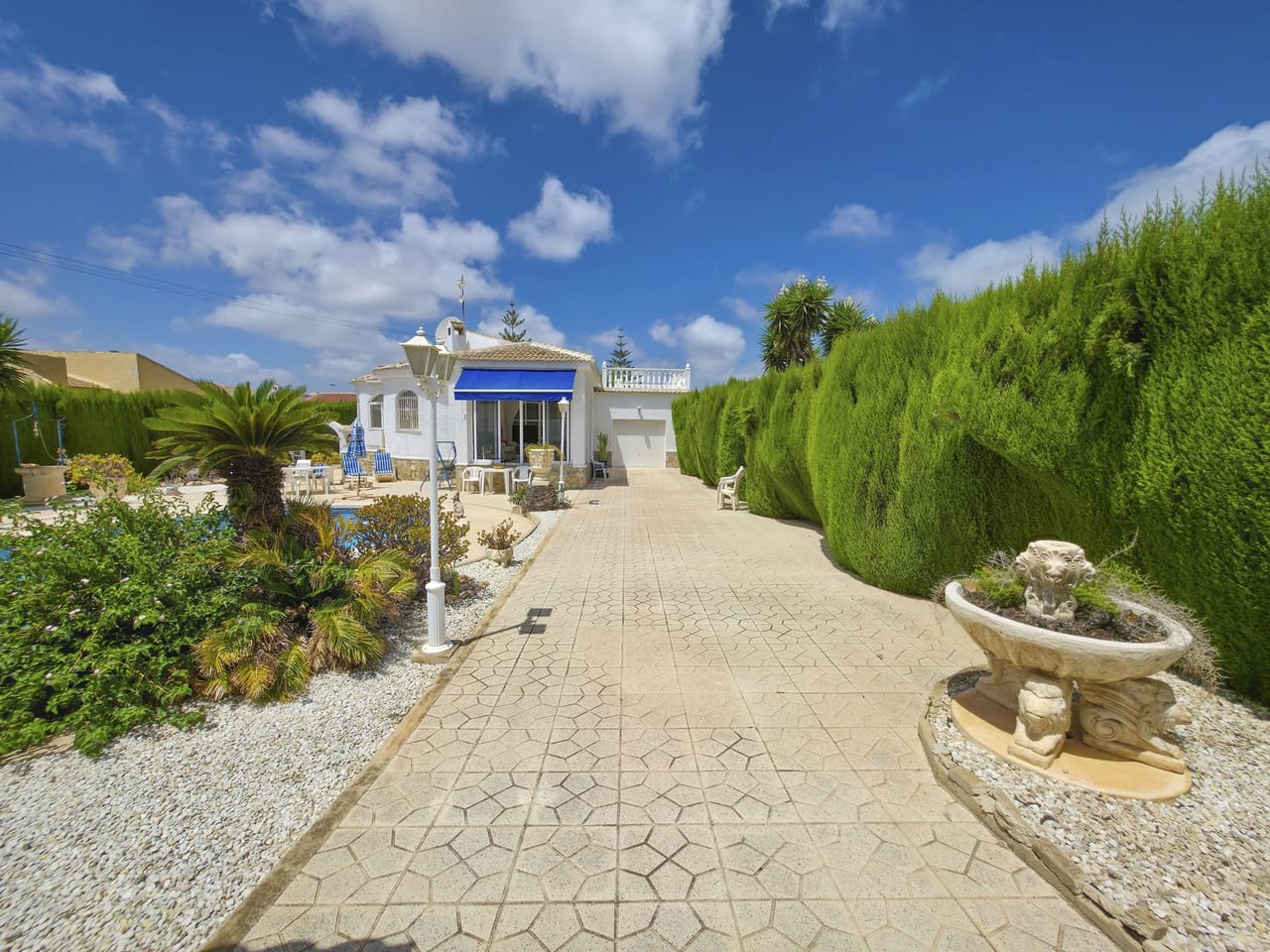 3 bedroom Villa for sale in Torrevieja with garage - € 475,000 (Ref: 10006355)