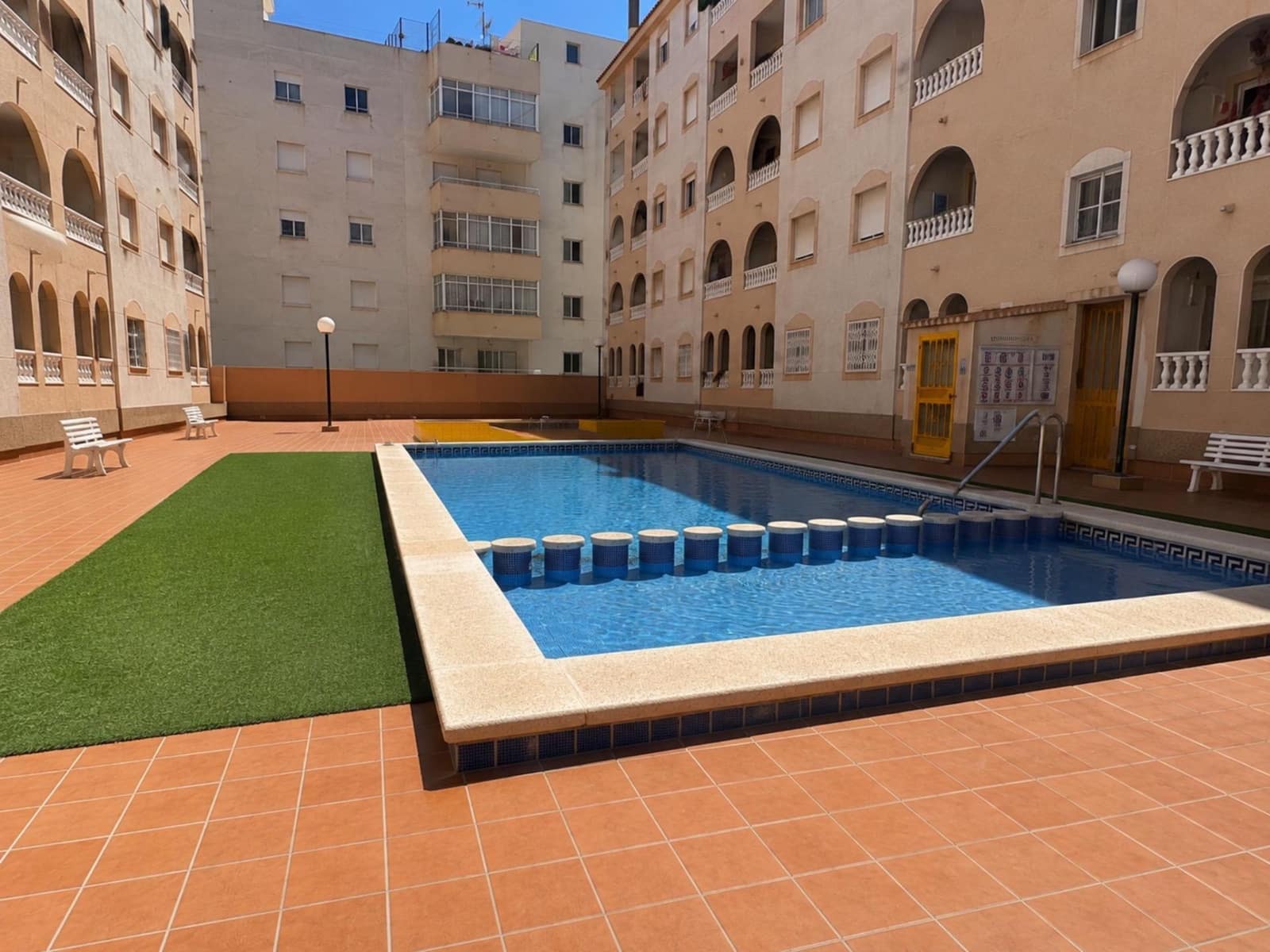 2 sypialnia Apartament na sprzedaż w Torrevieja z basenem - 149 900 € (Ref: 10007211)