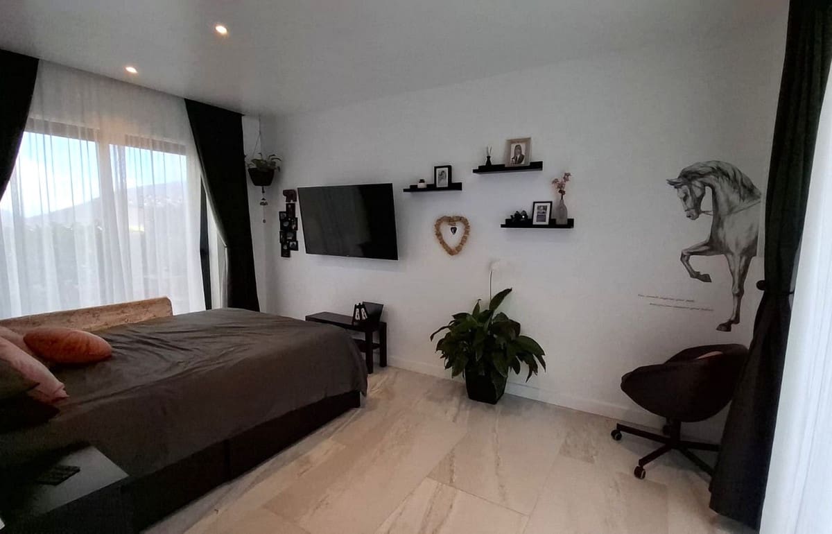 4 sypialnia Willa na sprzedaż w Villaverde z basenem garażem - 975 000 € (Ref: 10008823)