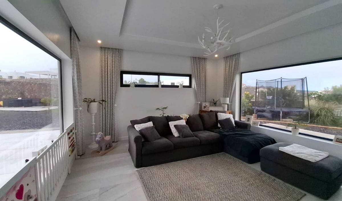4 sypialnia Willa na sprzedaż w Villaverde z basenem garażem - 975 000 € (Ref: 10008823)