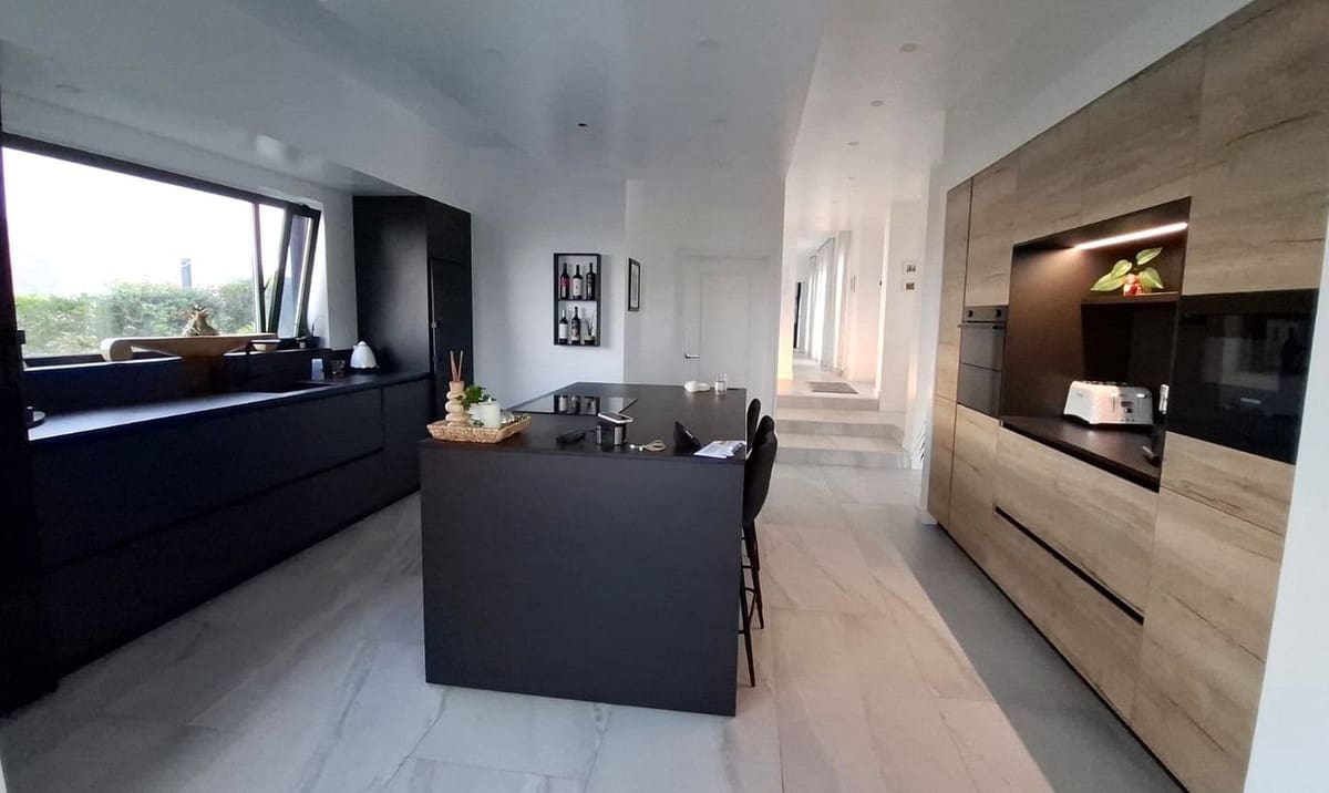 4 sypialnia Willa na sprzedaż w Villaverde z basenem garażem - 975 000 € (Ref: 10008823)