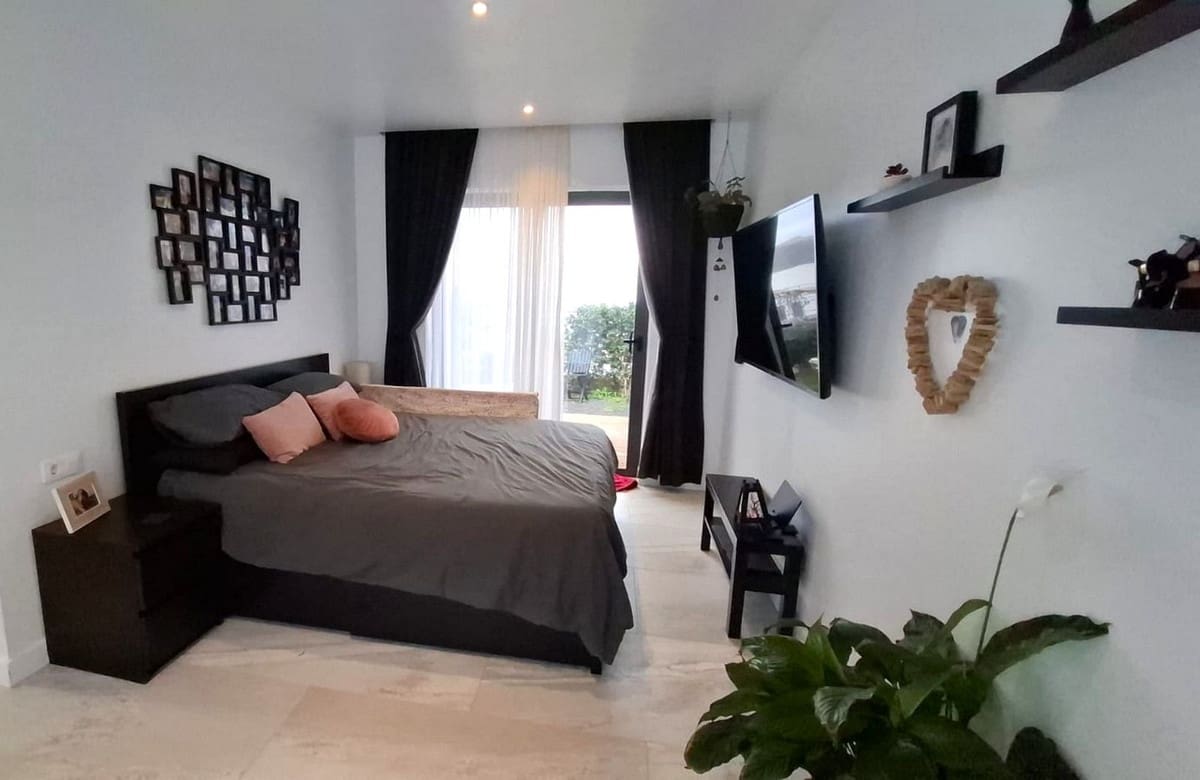 4 bedroom Villa for sale in Villaverde with pool garage - € 975,000 (Ref: 10008823)