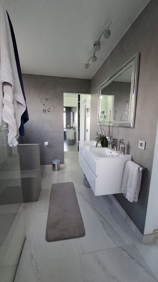 4 bedroom Villa for sale in Villaverde with pool garage - € 975,000 (Ref: 10008823)