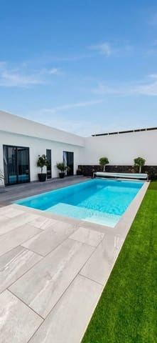 4 soverom Villa til salgs i Villaverde, La Oliva med svømmebasseng garasje - € 975 000 (Ref: 10008823)