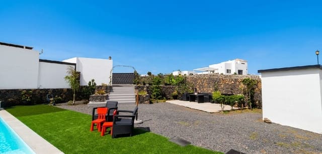 4 soverom Villa til salgs i Villaverde, La Oliva med svømmebasseng garasje - € 975 000 (Ref: 10008823)