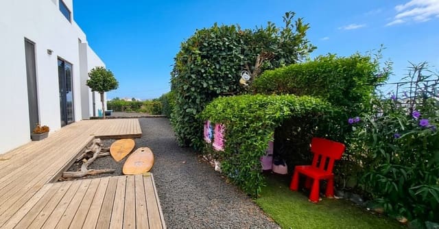 4 soverom Villa til salgs i Villaverde, La Oliva med svømmebasseng garasje - € 975 000 (Ref: 10008823)