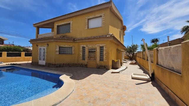 6 quarto Moradia para venda em Los Narejos, Los Alcázares com piscina garagem - 599 000 € (Ref: 10011179)