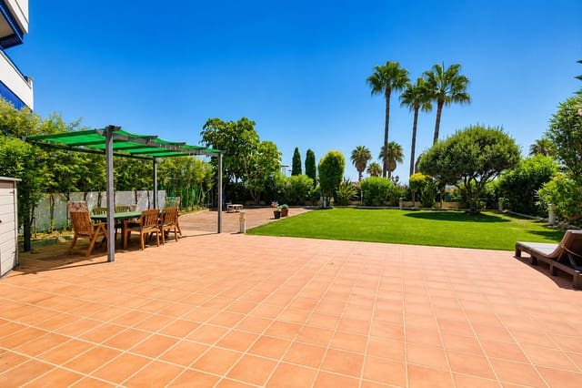 Apartamento de 3 habitaciones en San Luis de Sabinillas, Manilva en venta con piscina - 750.000 € (Ref: 10013014)